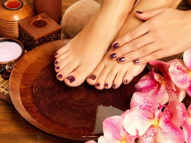 Manicure & Pedicure
